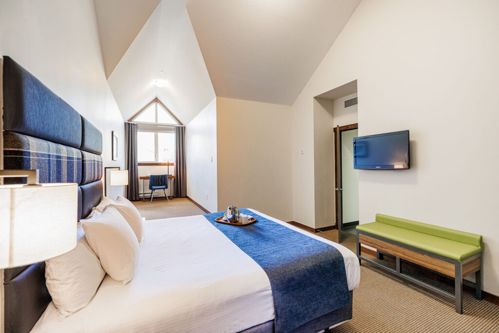 Stoneridge Mountain Resort Canmore - primary bedroom