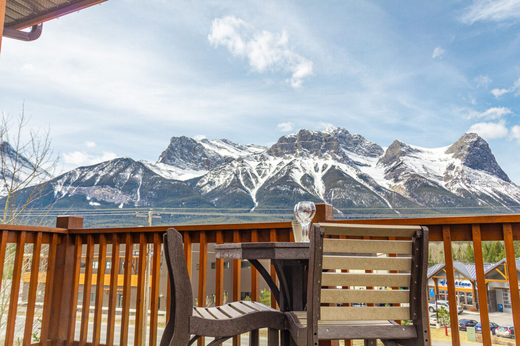Canmore Luxury Suites mountain view