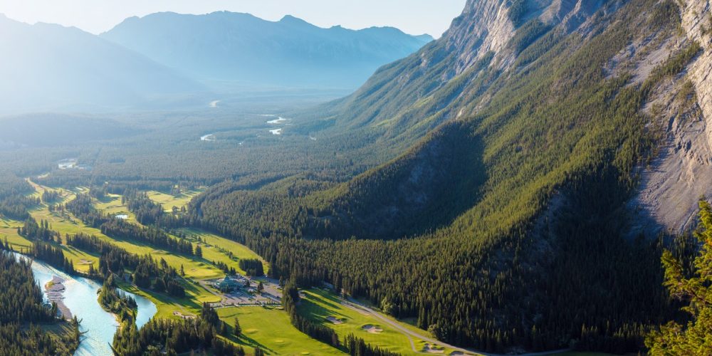 Fairmont Banff Springs (C) Jacob Sjöman. jacob@sjomanart.com